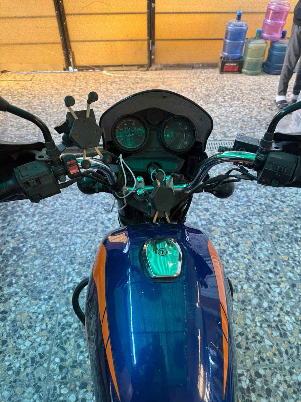 سلام عليكم بوكسر للبيع موديل ٢٠٢١ درجه مرقمه بغداد الدراجه مكفوله كفاله عامه مال بيت ما مشتغله دلفري ماشيه 47  مكاني بغداد الدوره سعرهة 2100وبيهة مجال رقمي *********** رقمي الثاني *********** بي بس وتساب
