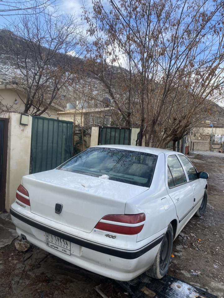 سلام عليكم 406 شركة عامه  بلاديه سياره كلشي شغال بيها مابيهة صبغ نضيفه نقصها مشط ستيرن ماعندي مجال اصلحة محرك وكيرك شرط مكفولات تبريد تايرات جدد  سعر 55 ورقه مكان بغداد زعفرانيه ***********
