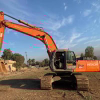 حفار هيتاشي • موديل 2002 • موصل