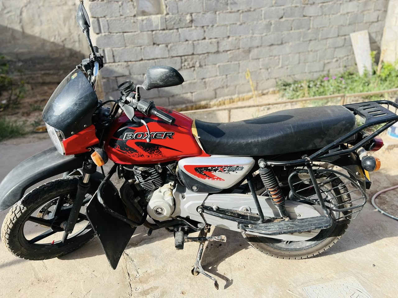 سلام عليكم دراجه بوكسر 2020 مامرقمه دراجه بدون نقص فقط باتري  ضعيف يرادله شحن نضافه فول أوراق أصوليا ايــيً استفسار رقم *********** مكان حله ابي غرق عمود 165
