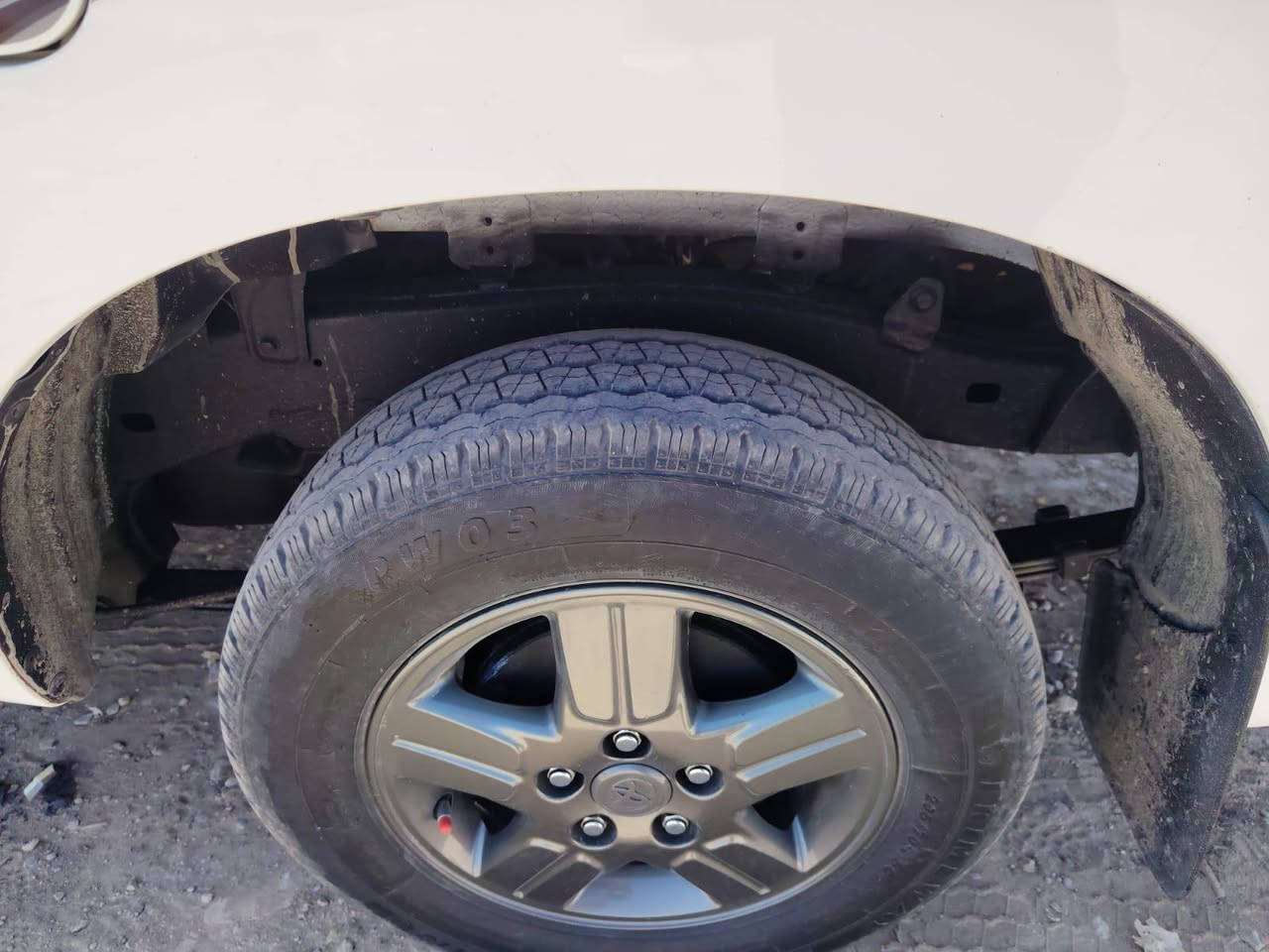 فلاونزا 2013رقم واسط انكليزي محرك جيد جدا تخم تاير كير عادي بيها صبغ جاملغ الامامي وملاحضات بسيطه السعر 177بيها مجال المكان بغداد ***********
