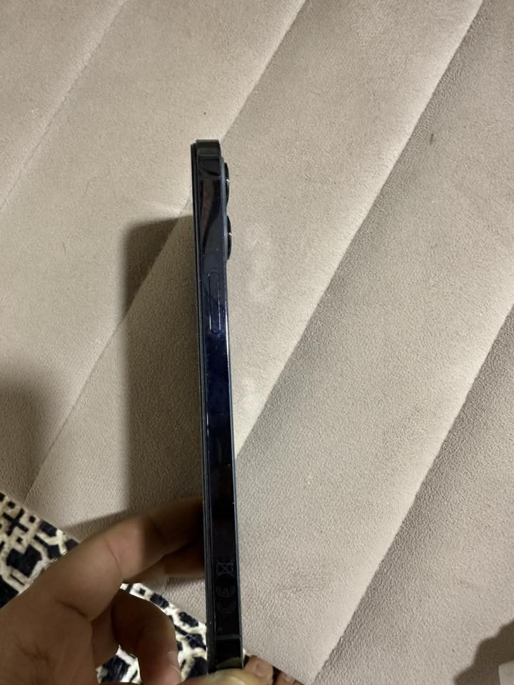 السلام عليكم
١٢ برو ماكس
يرست ابيعه فحم ع هذا وضعه
السعر 175 وبي مجال فحم 
واتساب ***********
