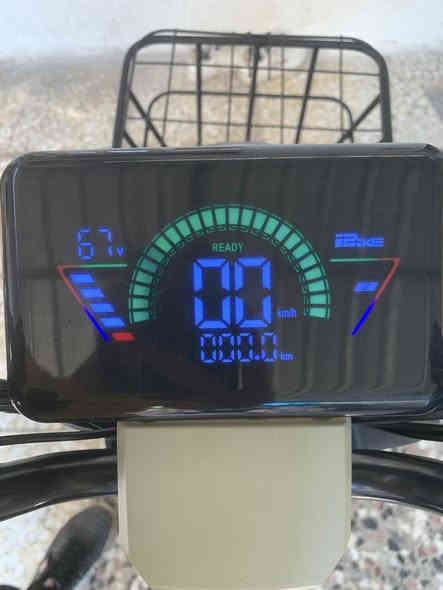 سلام عليكم دراجه شحن r9 ما صاله شهر من اخذته بعدهي جديده مكفوله 5 بطاريات اكبار وفحصهن ياله تاخذه تشغل عن طريق الكارت والريموند وسويج وبيه رجوع للخلف وبيه ام بي ثري بلوتوث ويواسبي وبيه هواي تفاصيل السعر ٤٥٠ قفل وهاذه رقمي ***********
