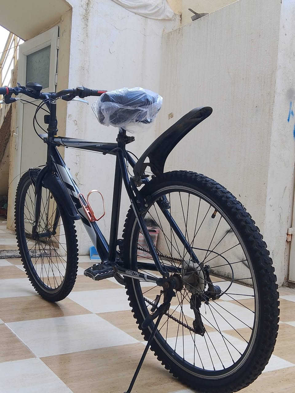 السلام 🚦عليكم للبيع 🚥 بايسكل الماني ⚡ جديد وجاهز 🇩🇪 كير وبريكات كله شغال+تايرات جدد☄️سعر 85الف وبيه مجال 🚴🏻 رقم الاتصال ***********
