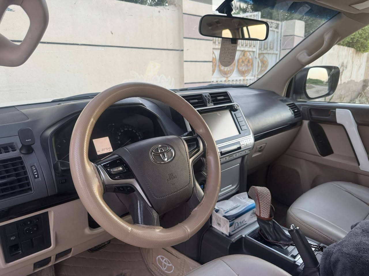 السلام عليكم ورحمة الله وبركاته...
للبيع ، سيارة تويوتا لاندكروزر برادو (Toyota Prado TX-L)، موديل 2019 السيارة بحالة ممتازة جداً رقم شمالي اربيل
حجم المحرك: 6 سلندر (V6) بسعة 4000 CC
نظام التشغيل: بصمة تشغيل وبصمة أبواب.
المقاعد (الكشنات): جلد بلون بيج نظيف جداً ومقاعد مريحة.
السقف: فتحة سقف (سلايد روف) شغال وبحالة ممتازة.
التحكم: شاشة عرض أمامية، مقود تحكم (ستيرن )، نظام تكييف مركزي ممتاز (ثلاجة قطعتين).
: اللون أبيض صدفي مميز.
السعر .رقم الهاتف. ***********
                      ***********
