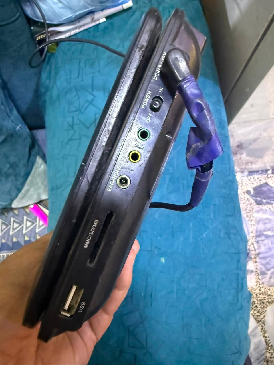 دي فيدي بورتبل ابو الشاشه يفتح بزاويه 180 شغال وتكدر تربط عليه جهاز ستلايت شحن بس البطاريه تعبانه شويه يفيد بالتنصيب او مشاهده السيدي للبيع او مراوس بصحن جي كارد ابو 105 او  شاشه حجم صغير او بيع بسعر 25 ألف مكاني بغداد


**إذا كنت صاحب هذا الإعلان وتريد حذفه لأي سبب، رجاءا أرسل رسالة إلى الدعم الفني**
