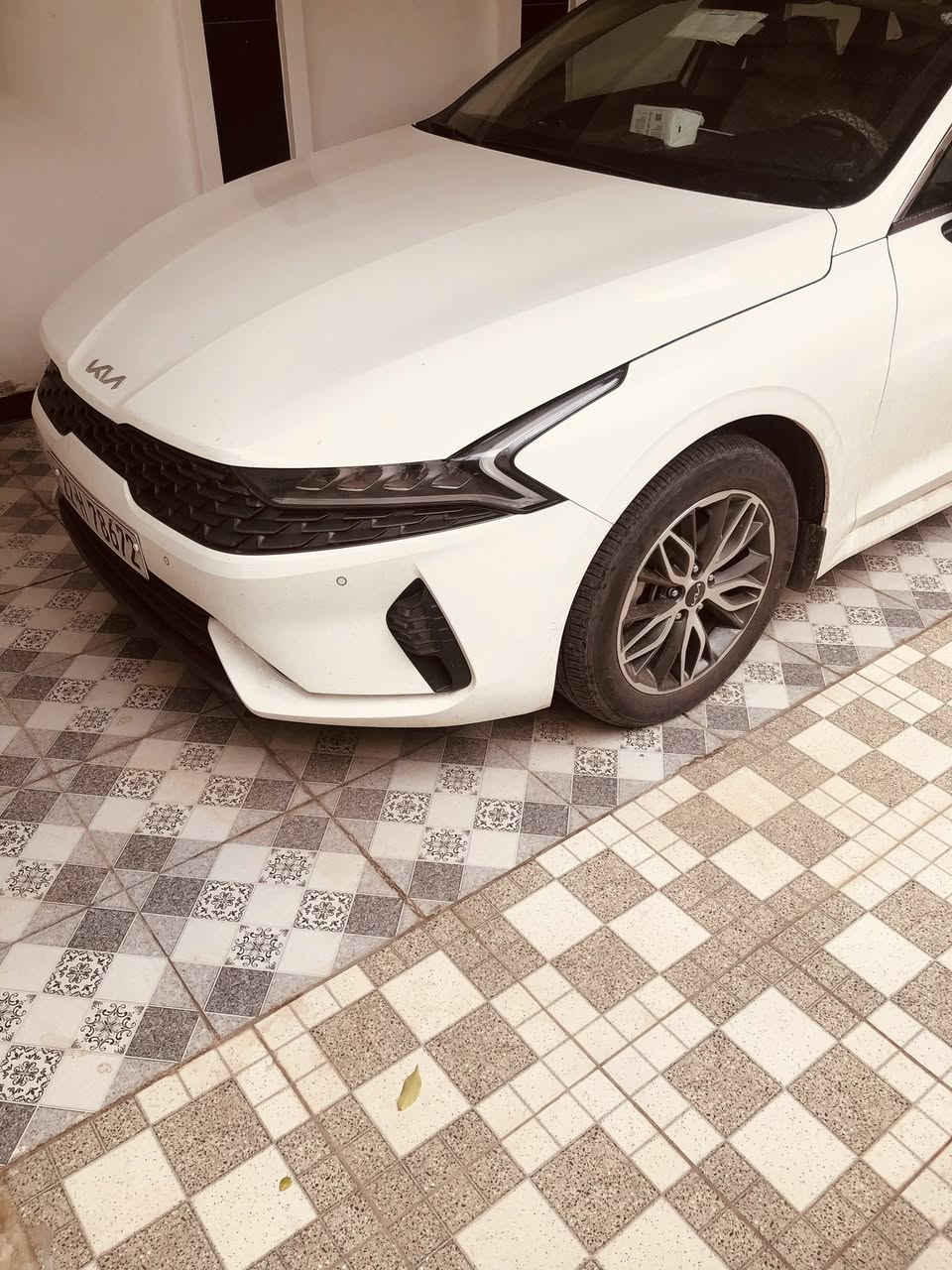 السلام وعليكم للبيعk5 موديل 2023 خليجي رقم اربيل 
ماشية 26000 الف مكفولة كفالة عامة 

كرسي السايق كهرباء 
كشتات جلد 
تحكم ستيرن 
مود درايف 
حساس امامي خلفي 
كاميرا دوراة
اربع عدسات امامية ولد نهاري 
تبريد بيانو قطعتين 
مري كهرباء وشفط ونظام الترحيب 
ويل 17 كروم
محرك 2000 دوش المرغوب اقتصادي 
تشغيل عن بعد 
دخول ذكي 
جنطه ذكية 
حساس ضغط ايطارات 
مثبت سرعة 
 السعر 218$
مكان السيارة بغداد 
***********

ا
