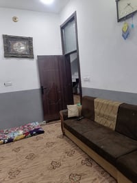 دار للبيع • ١٠٠م • خلف مستشفى بلدروز