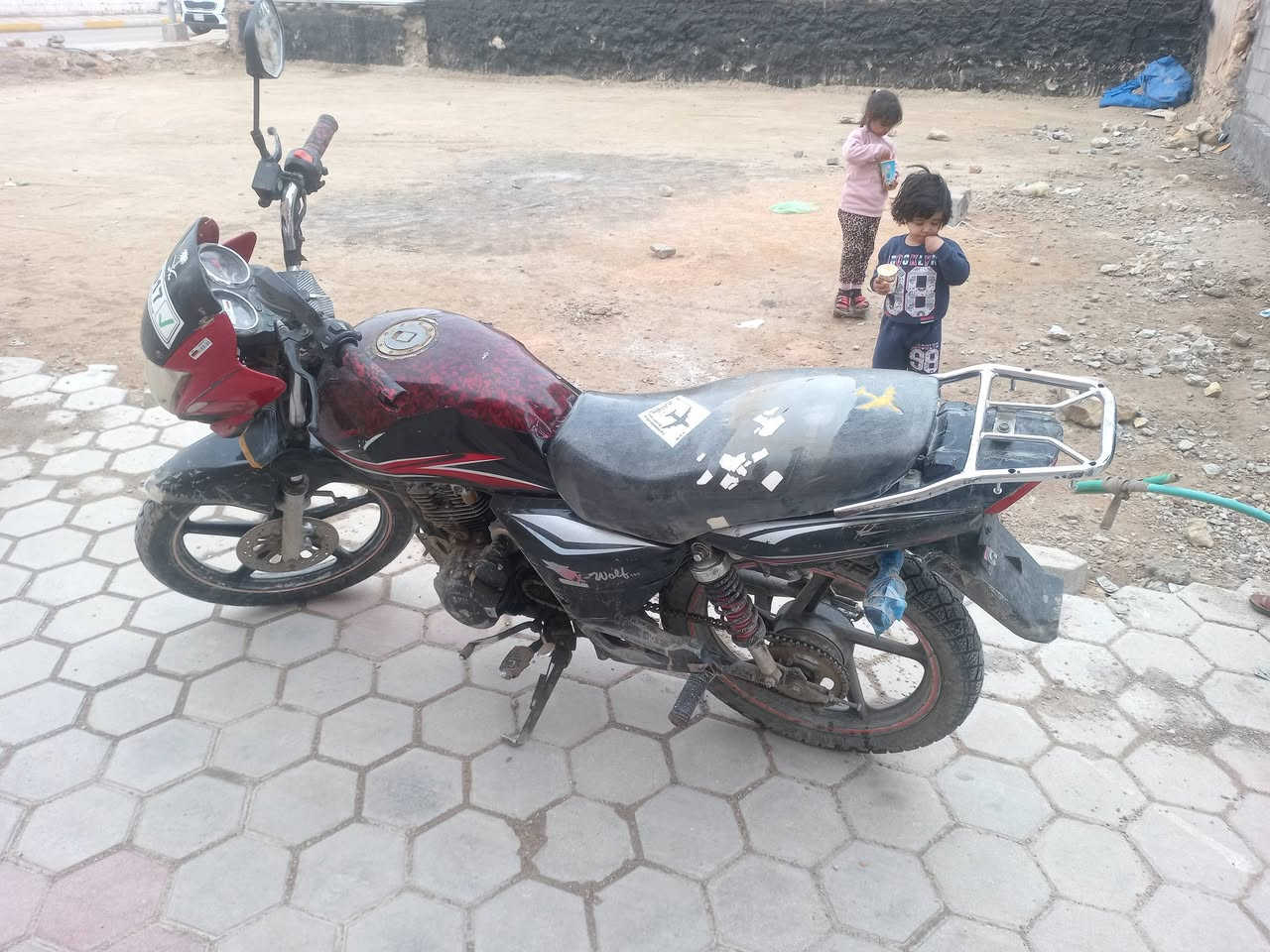 السلام عليكم ماطور للبيع جمرك رمادي شارع 20 السعر 450  ***********
