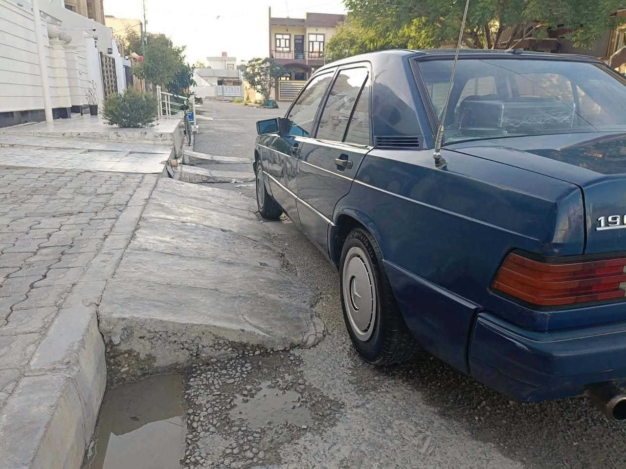 سلام عليكم مرسدس 190كير ومحرك ونجي بشرط صبغ قطعه وحده بيه صدر بشرط رقم سليمانيه سنويه صاقط من 24شرط تحويل سياره خير من الله السعر 40وبي مجال اني مكلف بل نشر***********
