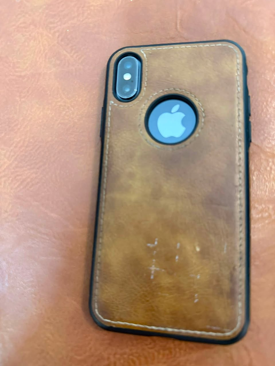 للبيع هاتف أيفون X باللون الرمادي الغامق (Space Gray).
المواصفات والحالة الواقعية للجهاز:
• الطراز: iPhone X.
• السعة التخزينية: 256 جيجا.
• حالة البطارية: نسبة الحد الأقصى 73% (تظهر رسالة الخدمة كونه بحاجة تبديل قريباً).
• الملاحظات: الشاشة مبدلة فقط، وباقي الأمور شغالة طبيعي ونظافة الهيكل الخارجي واضحة بالصور.

السعر: [100 الف] دينار
الموقع: السيدية
التواصل للمشتري الجاد عبر الخاص.


**إذا كنت صاحب هذا الإعلان وتريد حذفه لأي سبب، رجاءا أرسل رسالة إلى الدعم الفني**
