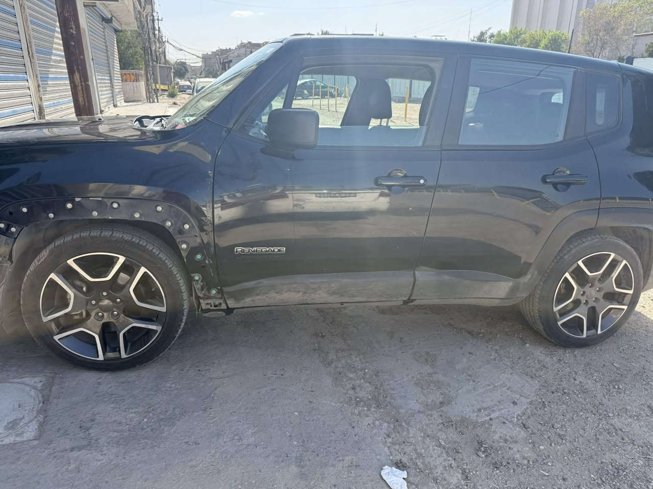 السلام عليكم // جيب رنكيد موديل ٢٠٢١ ماشية ٩٣ الف كيلو يعني ٥٨ الف ميل حادثهه مثل ما  موضح بالصور بدون ايرباك كلهن سليمات الباب عكس السايق مصبوغ والثاني بي صبع بس مو كلها وبيهه بارد على كد شبر بالجاملغ الخلفي صار هنا بالعراق المواصفات : 
- محرك ٢.٤ المرغوب 
- رادار امامي 
- رادار جانبي بالمري مع النقطة العمياء
- تشغيل عن بعد 
- كامره دواره 
- فول تحكم ستيرن / كروز سرعة ومودات واوامر صوتيه 
- اوتو بريك 
- ابل كار بلي 
- شاشه جبيره 
- التبريد مناخ منفصل تتحكم بي. 
- مكان السياره بغداد المشتل للتواصل *********** السياره باسمي يعني تحويل ثاني يوم السياره بيها منظومة غاز لكن غير شغاله // السياره معروضه ب ١٤٠ وان شاء الله بيهه مجال واعتذر  على الاطاله .
