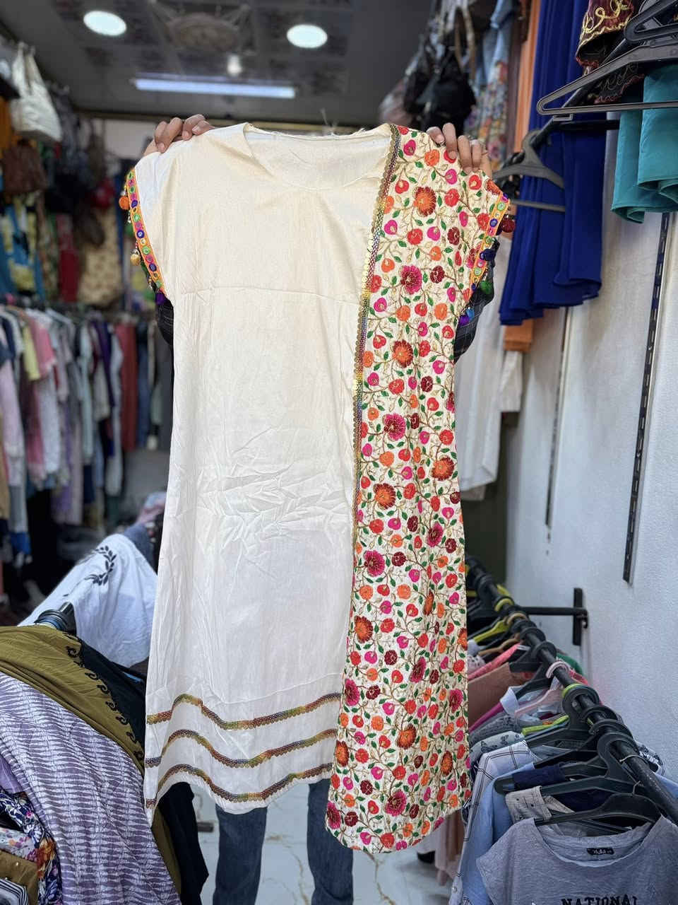 السلام عليكم
فتح اليوم 
١_دشداشه كشمير ودراعه نسائي 
٢_رمضانيات 
٣_شلحه نسائي 
٤_تشيرت نسائي قياس خاص 
٥_بجامه نسائي 
٦_ملابس اطفال تشيرتات و بجامه نفنوف بناتي 
٧_تشيرت رجالي 
٨_كيلوت نسائي 
المحل مقابيل مستشفى العزيزيه العام


**إذا كنت صاحب هذا الإعلان وتريد حذفه لأي سبب، رجاءا أرسل رسالة إلى الدعم الفني**