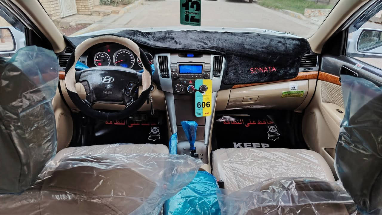 السلام عليكم
سوناتا خليجي موديل 2009 محرك دوش المرغوب شركة ممفتوحة صبغ قطعتين بدون دواخل جاهزة من كل النواحي نضافتها بالحقيقة مثل الصور السيارة نضيفة جدا بدون بارد ولاشخوط رقم وسنوية جدد تحويل مباشر ثاني يوم  تخم تاير صدر خلفي أمامي سيارة مال جناي السعر 126 وبيها مجال قليل جداً للشراي مكاني بغداد الاتصال على الرقم ***********
