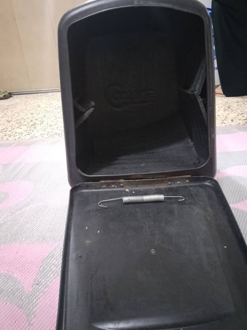 بوكس طلبات دلفري جبير نضيف للبيع مكاني مدينة الصدر سعره 50 وبي مجال
***********
