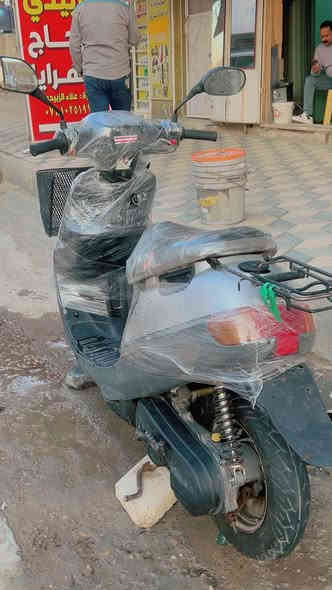 سلام عليكم 
دراجه زعره للبيع مفتوحه مره وحده 
شغاله نكره سلف تايرات جدد 
نهضه معدل خير من الله 
دراجه ما عايزه برغي كلشي شغال بيه 
مكاني دوانيه مركز 
***********
سعر 300 وبيه مجال
