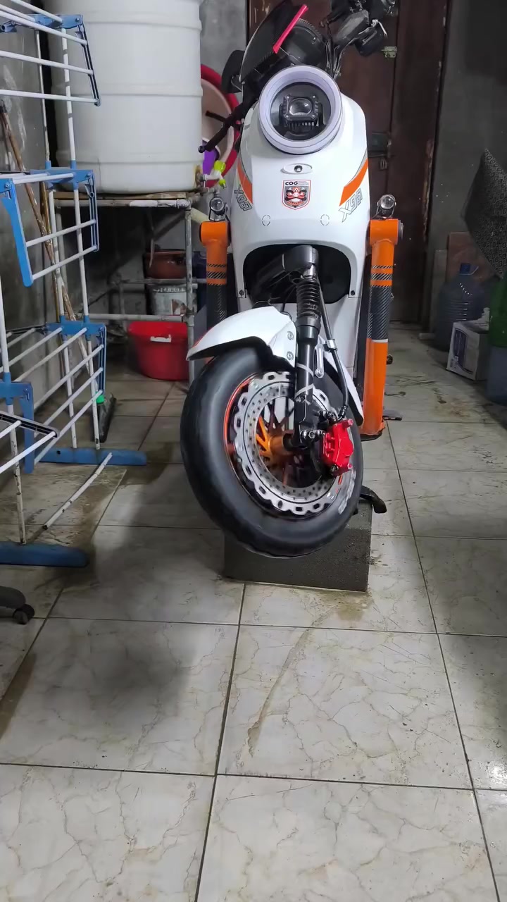 سلام عليكم
دراجه شحن X900
ما صار لها 4 اشهر للبيع
ملف 2000  
5 باتري كبار 33 امبير
لايت زنون مع بلوجكترات عللي ابيض ناصي اصفر
بصمه و دبل سويج تشغيل و دبل سويج صندوق
صندوق خزن امامي
شاشه ايباد تحديد عطل وغيره
سرعه 120 وهمي و الحقيقي 70 مع الوزن
تواصل لمعرفه تفاصيل اكثر ***********
مكان البصره الزبير
السعر 500 وبيها مجال بسيط للشراي ادخل واتساب و تدلل .
