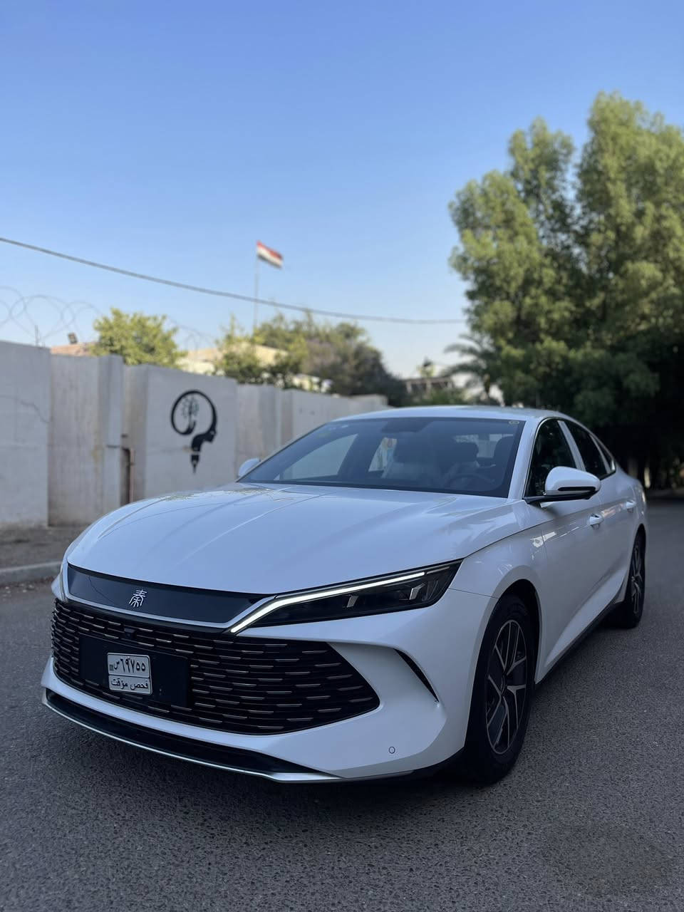 السلام عليكم 
اخر قطعه BYD كن الـ 2024
فول عدا الفتحه 
اربع كامرات
داخل زيتوني لونين
زيرو 
تترقم باسم المشتري 
السعر 24,600 
بغداد الكريعات 
هاتف ***********
