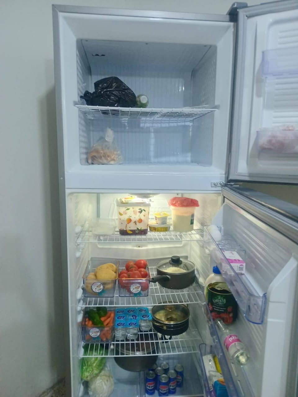 السلام عليكم اغراض بيت للبيع نظيفه كلش استعمال أيام قليله طباخ سعر 175وبي مجال ثلاجه سعر350وبيهه مجال كاونتر 3قطع200وبي مجال غراض كلهه غساله اوتوماتيك 18كيلؤ سعر 225وبيهه مجاجدد بلجيس عنوان بغداد مدينة الصدر***********
