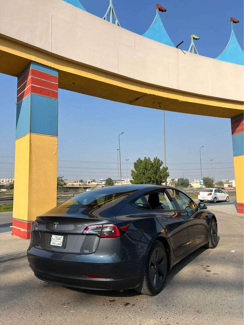 السلام عليكم

🚗 تسلا موديل 3 (2023) Single Motor – دفع خلفي RWD ⚡

 • الموديل: 2023
 • محرك واحد (RWD)
 • وارد أمريكي
 • المسافة المقطوعة: 3000 مايل (حوالي 4800 كم)
 • السيارة نظيفة وجديدة

 • حادثها مثل ما موضح بالصورة
 • صبغ قطعتين: بنيد + جاملغ

✨ المواصفات:
 • فول مواصفات
 • شاشة أمامية كبيرة
 • نظام Autopilot للقيادة المساعدة
 • كاميرات محيطية + حساسات
 • سقف زجاج بانوراما
 • مقاعد كهرباء مع تدفئة
 • نظام صوتي ممتاز
 • شحن لاسلكي للموبايلات
 • دخول وتشغيل بدون مفتاح
 • تحديثات نظام عبر الإنترنت (OTA)
 • أنظمة أمان متقدمة

📍 المكان: بغداد – حي الجامعة
💰 السعر: 155 ورقة وقابل للتفاوض

📞 للاستفسار:
***********
***********
أو على الخاص بغداد, العراق
