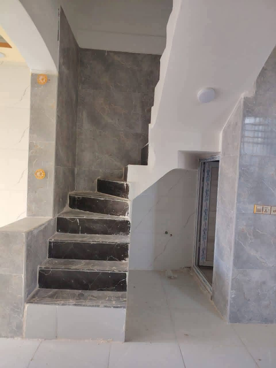 🏡دار للبيع🏡
المساحة: 120 متر مربع
✅ #طابو_زراعي_سند_25_أقرار_محكمه
السعر: 58 مليون  (مع المجال)
الموقع: النجف شارع الصب عمود 261 #ألخط_ألاول

مواصفات البناء:
غرفتين نوم وصاله ومطبخ واستقبال حمامات داخليه وخارجيه وكراج 
بناء مرتب (أساس + سقف كونكريت + طابوك)
أرضية بورسلين أبو الـ 60

الخدمات:#بعد_عن_سوق_100م
ماء كهرباء مدارس سوق تبليط مولد

للاستفسار والاتصال:
***********
