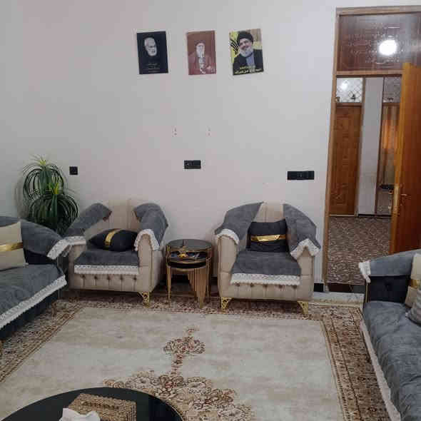 دار للبيع مساحته 200م في حي الانوار على شارع التبليط الدار متكون من
غرفتين نوم 
وصالة
واستقبال 
مطبخ 
صحيات 
علما ان الدار بناء حديث السعر 80 وقابل للتفاوض..
 
ياسر ***********
عباس‏‪***********‬‏
