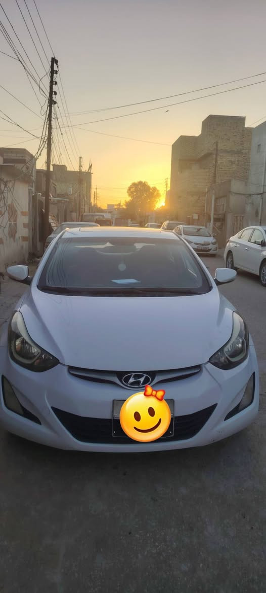 ألنترة أبيض خليجي ٢٠١٥ مكفولة كفالة عامة كير ومحرك وكشر ودواخل السيارة ما عايزة شي تريد مداور تريد  وكالة عامة من الكردي مصفرة غرامات مكينة ١٨٠٠ السعر ١٢٦ وبيه فد شي بسيط للشراي رقمي ***********
