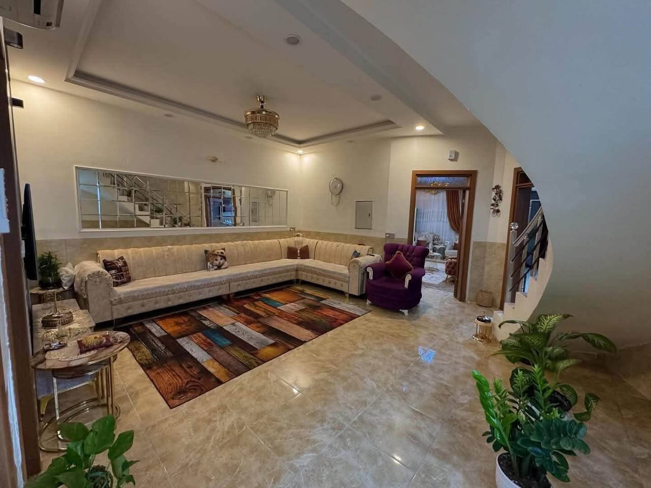 اعلان رقم1981
🏡 دار للبيع مع الأثاث – فرصة مميزة 🏡

📍 الموقع: كركوك – حي عدن قرب ثانوية الحريري
📐 المساحة: 200م² | واجهة 10م
🏠 طابقين  | طابو ملك صرف باسم شخص واحد

🔹 الطابق الأول:
غرفتين  نوم + هول + مطبخ + صحيات + استقبال + كراج سيارة

🔹 الطابق الثاني:
غرفتين نوم + هول + صحيات + مخزن

✅ الدار يباع مع الأثاث بالكامل
✅ موقع مميز وقريب من الخدمات

📞 للاستفسار:
***********
مكتب الرسول للعقارات 
عنوان المكتب كركوك 
سايدين مدينة العاب
سمايلاند حي عدن
مقابل ثانوية النجاح 
الاهلية
