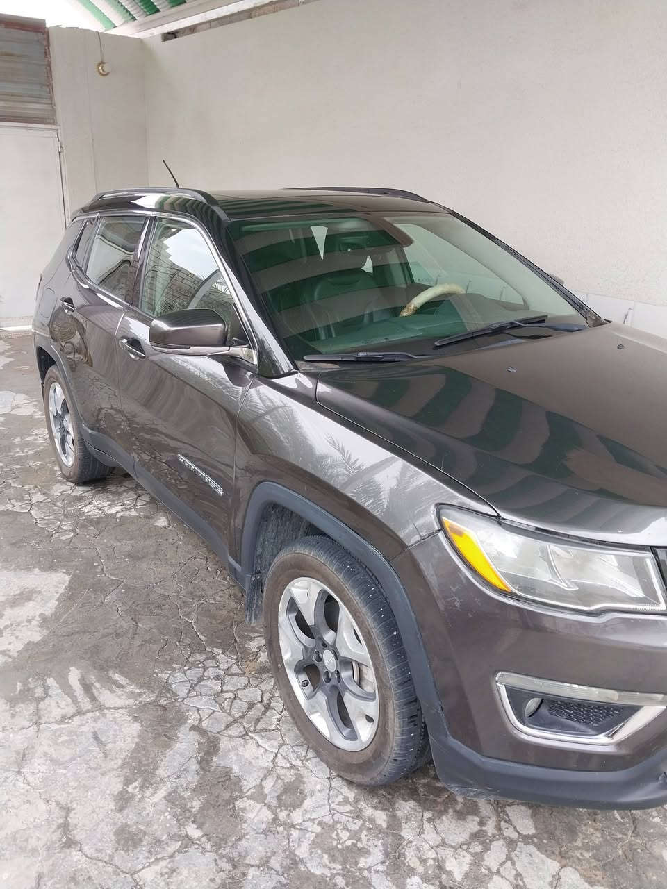 جيب كومباس موديل ١٨ رقم اربيل الجديد وارد امريكي 
اللون نفطي 
ماشيه ١٣٥ الف كيلو
تشغيل بصمه
شاشه كبيره
محرك ٤ سلندر ٢٤٠٠ تنفس طبيعي
كشن كهربائي
اشاير بالمري
تبريد امامي وخلفي
عينه الكترونيه
سايد بريك كهربائي 
حادثهه البنيد معدل ومصبوغ والدعاميه مبدله
صور الحادث موجوده مع الصور 
السعر  ١٢٠ ورقه وبي مجتل بسيط
رقم الموبايل  ***********
مكاني / البصره / قضاء المدينه
