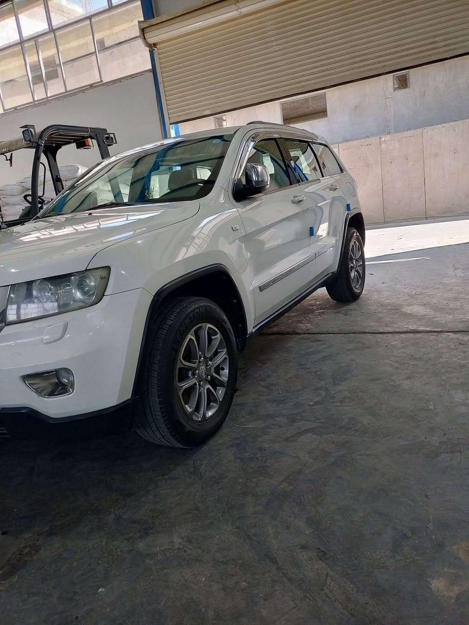 سلام عليكم جيب لاريدو رقم بغدادالدولي الجديد موديل ٢٠١٢
مكفوله من الضربه والتبديل
فقط بارد قليل بل جاملغ بل جه العكس السائق
تايرات جدد
صدر جديد خير من الله 
كشن كهرباء
مكينه 6سلندر
فور ويل4×4
قطعتين تبريد
مري شفط
بصمه
بصمه ابواب
ماشيه 124الف كيلو متر حقيقي قابل للزياده 
منظومه زنون
كشنات جلد+دوشمه جديد مشمشي
وضعيات قياده
تحكم ستريرن جهتين
سياره نظيفه مكان السياره بغداد السعر180 بيه مجال للشراي 
متواجد عل اتصال ***********
