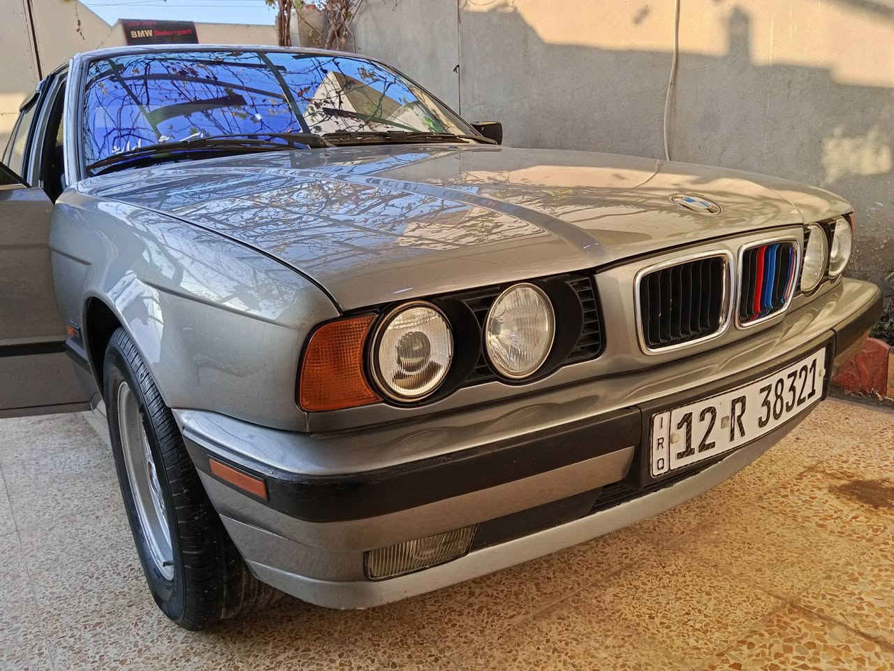 سلام عليكم البيع بئيم موديل 92محرك وكير واكسن شرط كير عادي محرك مسكر صبغ عام جمليه  ضرر  لايتات زينون سستم سمعات مع دمام وسجل شاشا  فتحه بل سقف بسمي شرط التحويل سعر 60 رقم ***********
