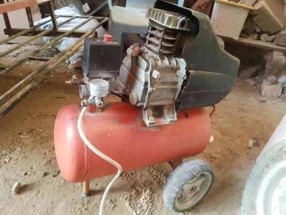 السلام عليكم كومبريصر هواء للبيع شغال السعر٧٥ الف منطقة٤٠٠٠.   ***********
