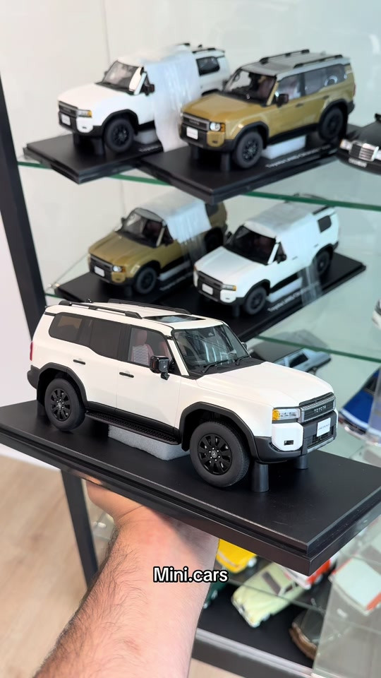 Toyota Land Cruiser LC 250 Prado Brand : Kyosho Scale : 1/18 WhatsApp: +9647504702207 ‎التوصيل لجميع مناطق اربيل مجانا ‎گەیاندن بەخۆرایە بۆ ناو شاری هەولێر #kyosho #lc250 #prado #landcruiser #toyota 
