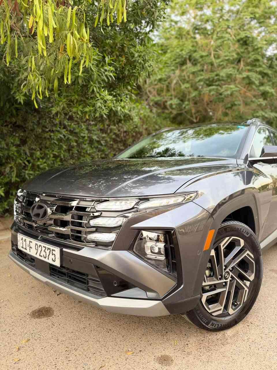 2025 Tucson limited هايبرد
توسان لمتد اعلى مواصفات لون فيلي شذرة 
فور ويل
رقم بغداد 
ضرر بسيط  جداً جداً فقط ربع البنيد ومصبوغ 
باقي السيارة كفالة  
ايرباك ستيرن فقط ودشبول
السيارة جديدة ودخول جديد واخت الزيرو بعدها 
ماشية 8000 ميل 
1- محرك 1600 توربو هايبرد 
2- بانوراما 
3-اربع كامرات امامي وخلفية وجانبية بالمرايات 
4- حساسات امامية وخلفية ١٢ حساس
5- رادار امامي وجانبي وخلفي نقط عمياء 
6-تتقدم وترجع بالبصمة 
7- كشنات جلد اسود وكهرباء الاماميات 
8- تبريد وتدفئة كشنات امامية وستيرن تدفئة وكشنات خلفية تدفئة 
9- كير تعليك و شفتات ستيرن 
10-خزن كشنات
11-لايتات عدسات تختلف عن العادي
12- صندوق كهرباء ومن تقترب منة يفتح  
13- داتا شو تعرض على الجامة الامامية 
14- سستم صوت Bose مع دمام بالصندوق
15-اوتو هولد
16- مساعدة النزول من المنحدرات 
17-شاحن تلبفون واير ليس 
18-حساس قراءة العين 
19-الوان داخلية تتغير ١٠ الوان بيها 
20- انارة داخلية led 
21-شحن تايب سي 
22- ويل كب حجم ١٩ 
23- شاشة كبيرة ابل كار بلي واندرويد اوتو 
السيارة جديدة ومابيها اي نقص 
مكان السيارة بغداد
السعر 235$ وبيها مجال 
***********
