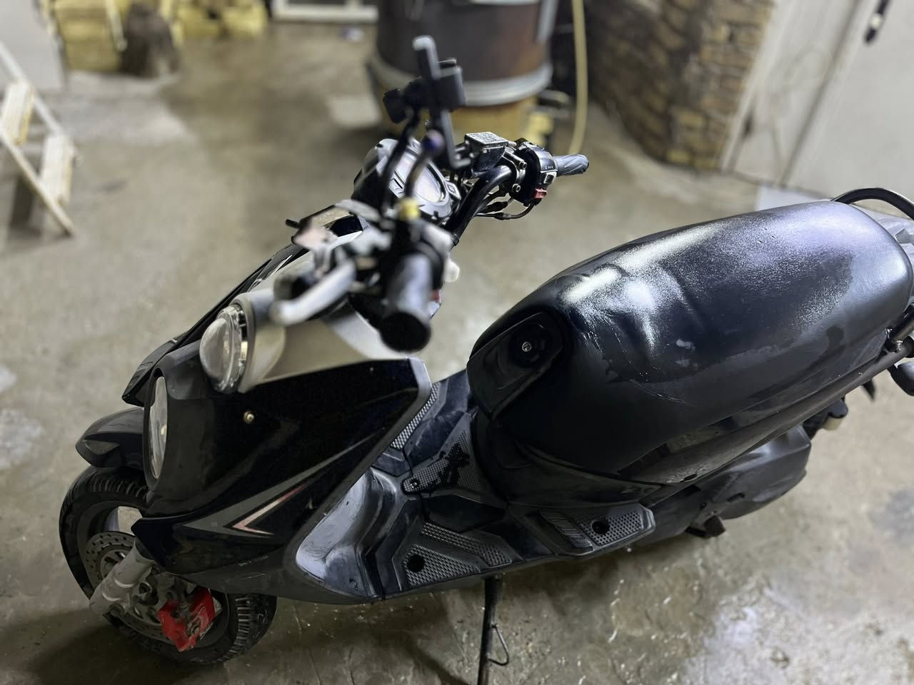 السلام عليكم دراجة سكنس جبلي للبيع شوفت عينك نظيفة ابلادية مكينة ما مفتوحة مال رمبة برغي ما فاتح بيها ب1200 وبيها مجال بسيط 
***********
