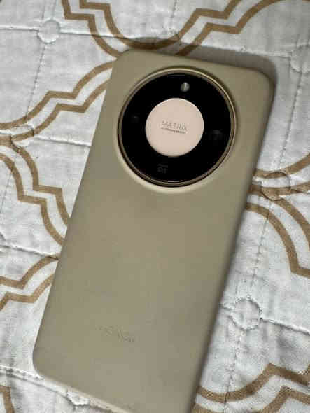 السلام عليكم، يوجد موبايل هونر X9d للبيع، اللون ابيض، مستخدم لمدة شهر فقط، نظافته 100٪، ملحقاته كاملة، السعر 320000 دينار. للاتصال: ***********
