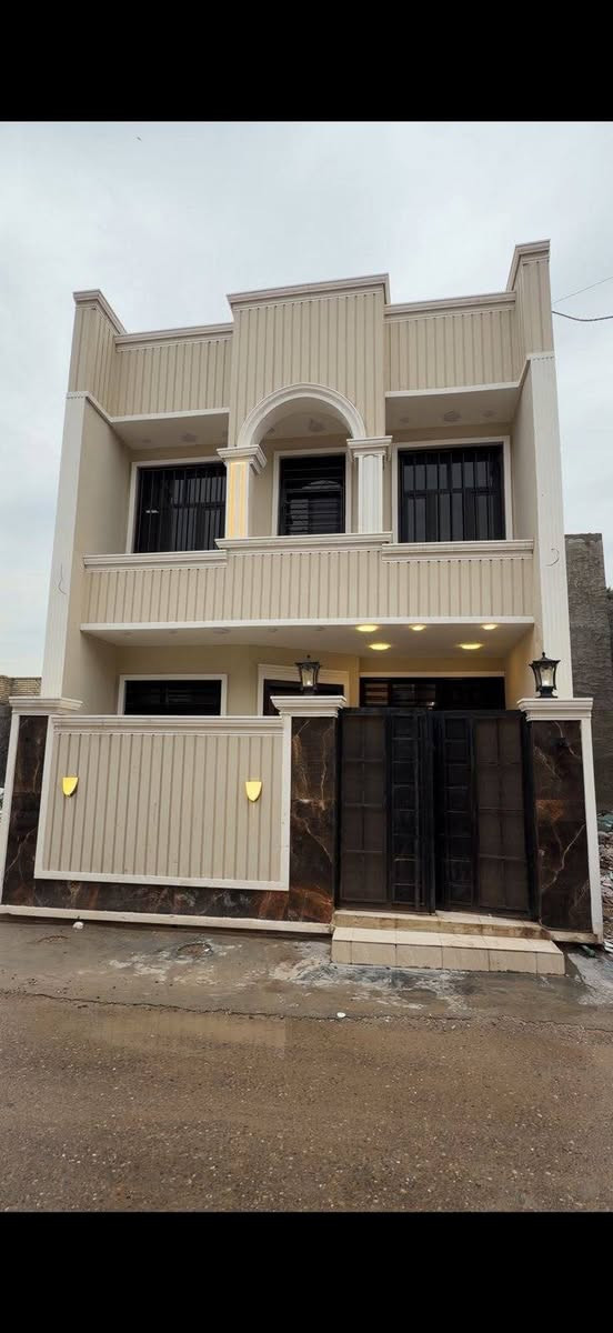 🏡 بيت للبيع – فرصة مميزة
للبيع بيت مساحة 100 متر، واجهة 6.25 متر ونزال 16 متر، يتكون من:
✅ طابقين
✅ 3 غرف نوم
✅ استقبال
✅ صالة
✅ مطبخ
✅ 2 حمام
💰 السعر: 135 مليون دينار فقط (سعر مناسب جداً)
📍 العنوان: بغداد – الدورة – مدخل البوعيثة – مجمع السلطان الرابع
📞 للاستفسار والاتصال:
 ***********
***********
