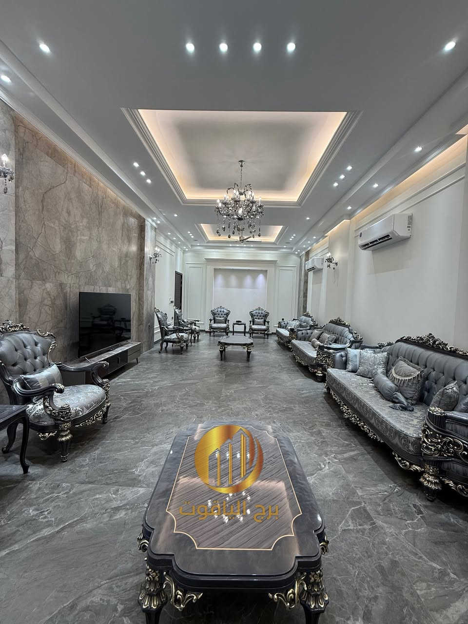 ⁨#للبيع بيت بموقع استثنائي في #السيدية !

🏡 تفاصيل العقار:

 المساحة: 480م
 الواجهة: 12م 
النزال: 40م

الطابق الأول: حديقة خارجية و داخليه، كراج واسع، صالة لأستقبال الضيوف، حمام ضيوف، مطبخ حار وبارد، غرفتين نوم سويت، شلال داخلي، وحمام رئيسي بتصميم أنيق.

الطابق الثاني: 8 غرف نوم ثلاث منها سويت، مطبخ، هول، لوندري بالاضافة إلى حمام رئيسي.

الطابق الثالث: اربع غرف نوم بالاضافة الى حمام رئيسي .

📍 موقع مثالي:
يقع المنزل في السيدية مربع الاقتصاديين آرقى مربعات السيدية على شارع عريض 15م ورصيف 4م

#لمعرفة #السعر #الرقم ( 1 ) #سأتي #السعر #مباشره

📞 للمزيد من التفاصيل أو لحجز معاينة، اتصل بنا على:
 *********** + واتساب مهندس غيث 
 *********** 

أو قم بزيارة مكتب برج الياقوت للتطوير العقاري في السيدية، شارع مركز الشرطة، مجاور صيدلية وصال شوقي، مدخل شارع أبو النخيل.

🛡️ إذا لم يناسبك هذا المنزل، لدينا خيارات متنوعة تشمل منازل، وأراضٍ تناسب جميع الأذواق.

#برج_الياقوت_للتطوير_العقاري #العراق #اكسبلور #realestate #explore #برج_الياقوت #غيث_علي⁩⁩⁩
