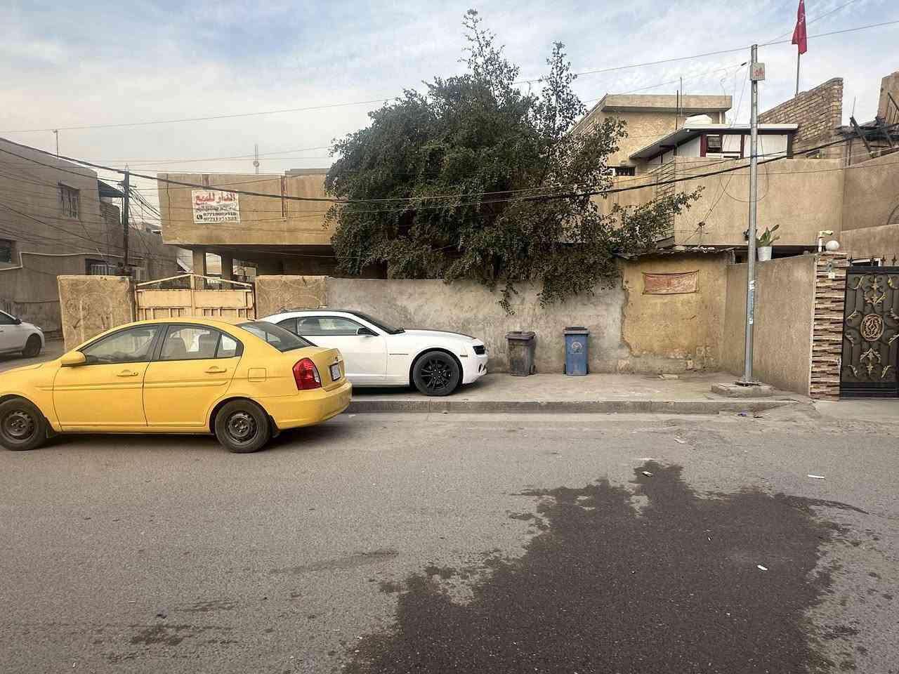 السلام عليكم البيت للبيع بناءقديم مساحة 260متر واجهة 13ونزال20 البيت بيعاع قطعة اراض موقع البيت زعفرانيه باظهره شارع المهد البيت ركن للاسفارتنه الاتصال على الرقم ***********
