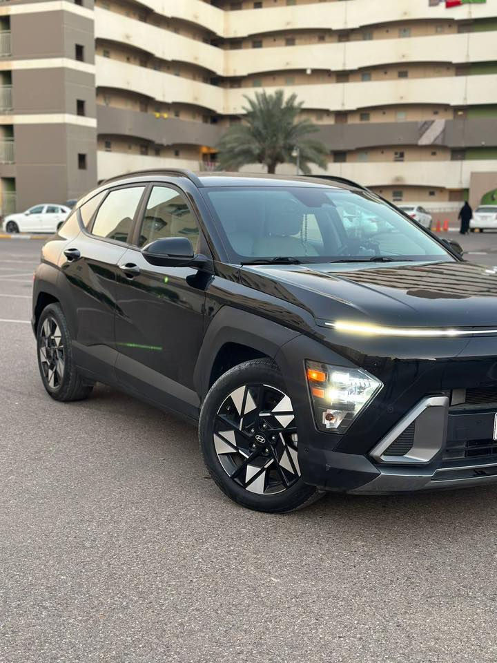 السلام عليكم
كونا موديل ٢٤ 
لون اسود كير تعليك 
مواصفات نص فول 
كشنات تدفئه 
سايد بريك كهرباء 
أناره LED 
كشن السائق كهرباء 
نزول منحدرات 
مثبت مسار 
مثبت سرعه 
شاشه متصله تدعم نضام الكاربلي والاندرويد اوتو 
بجم كبس 
بيها تبديل باب السايق وصبغ نص جاملع وربع بنيد 
محرك وكير وكل الكهربائيات ع وضع الشركه 
بدون دواخل 
ماشيه 19mi 
محرك ٢٠٠٠ دوش 
سياره خير من الله وبالعافيه ع ياخذها  
مكان بغداد 
للاستفسار 
***********
