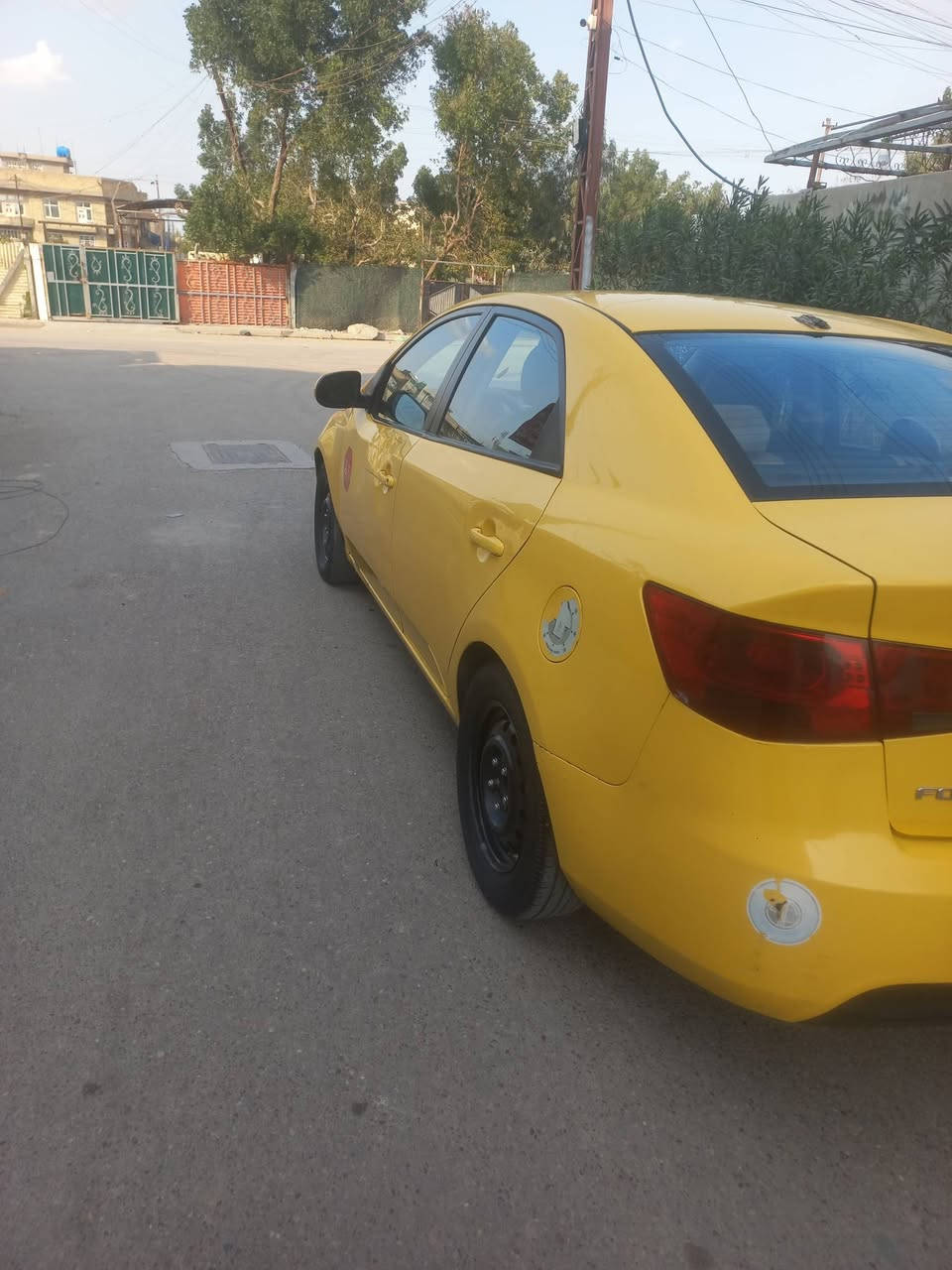 السلام عليكم كيا فورتي موديل 2012 وأرد امريكيا ضربته جمرلغ أمامي والباقي واضح بالصور وموجود سونر ومحرك 2000 كير ومكينه خير من الله سيارة باسمي السعر 80رقم الهاتف *********** غير متواجد على الفيس العنوان بغداد
