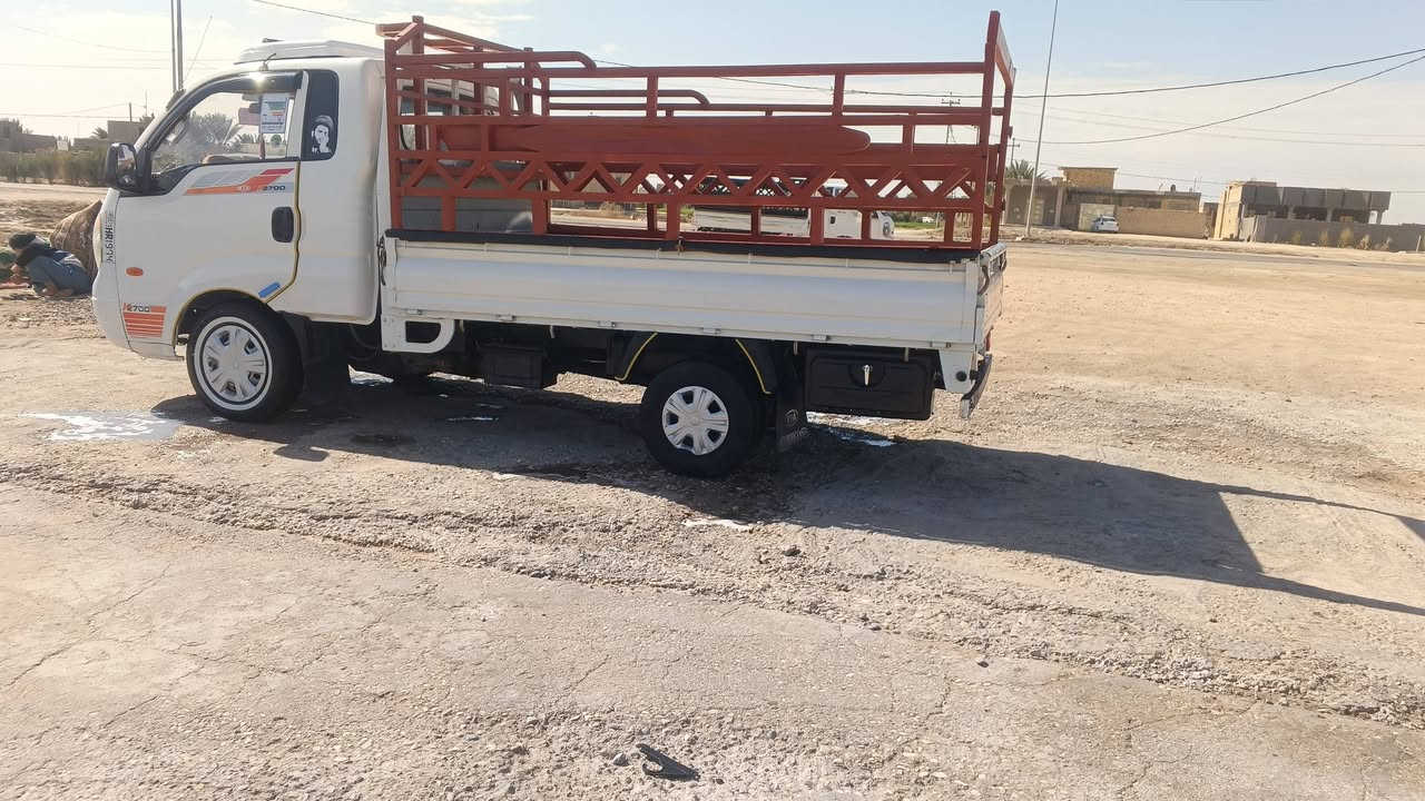 السلام عليكم كيه للبيع 2011 سنويه جديده لل27 حداديه وكير واكسن وشاصي مكفولات تخم تاير جديد سياره جاهزه من كلشي كل نقص مابيها مكان السياره سماوه شراي يتصل وبي خير ويدلل  الاستفسار ***********
