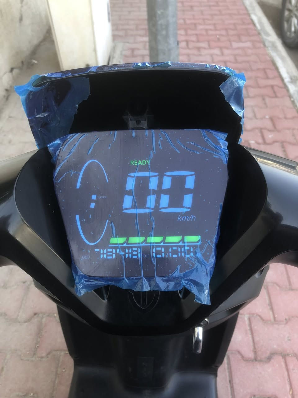 السلام عليكم ريان تالج ام عيون موديل 25 دراجه استخدام شهر ونص اذا مو اقل كل ملحقاتها موجوده وصل الشراء استخدام قليل وعن الحلال والحرام بيها شويه شخوط كولش بسيطه ممبينه اصلن دراجه كفاله عامه سعرها750وبيها مجال اي استفسار ***********مكانها بغداد خلف وزاره الخارجيه وتساب محمول للشراي فقط
