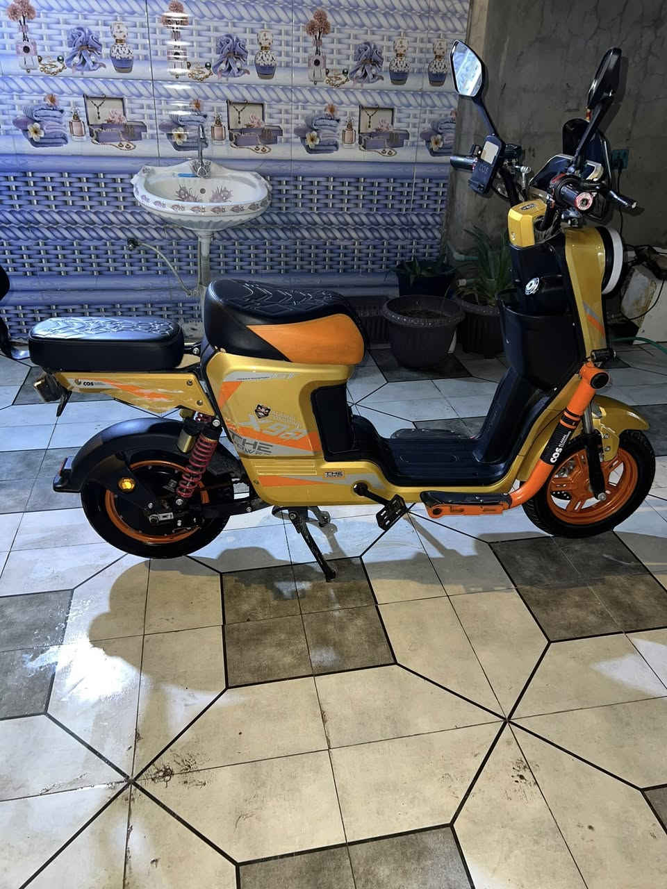 سلام عليكم موطور x900
للبيع  خمس بطاريات كبار وع الفحص نضافته كدام عينك مابي كل نقص كامل من كلشي والسع375 وبي مجال  

التواصل او وتساب ***********

اتصال

***********
