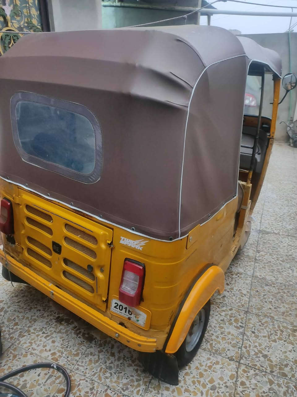 البيع او مرواس تكتك موديل ١٦ شهر ٨ أوراق مكفوله الترقيم تكتك مامتعوبه تجفيت جديد منظومه بريك كله جديد كهربايات كله شغاله معمره خياسات فقط لغوده صفاح بلادي بدون صبغ ضربه *********** بغداد النهروان سعر ٣ مليون بيه مجال
