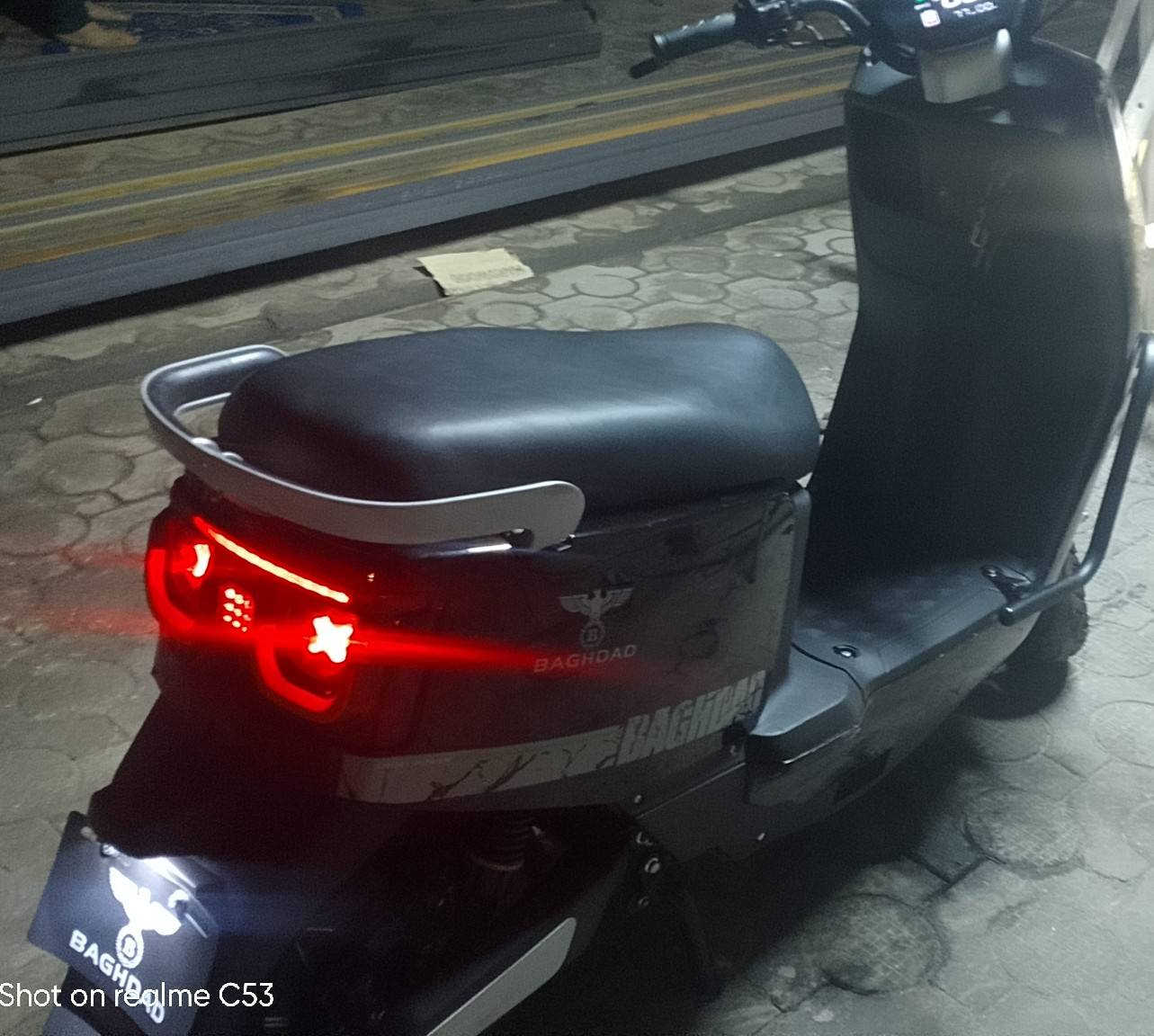 سلام عليكم
دراجه شحن سرعه 75KM
دراجه بيها ست بطاريه 
بيها بصمه تحكم عن بعد 
لون اسود
بريك بنزات 
بيها ثلاث نمر 
السعر 600,000 وبيها مجال للطيبين 
للتواصل ***********
