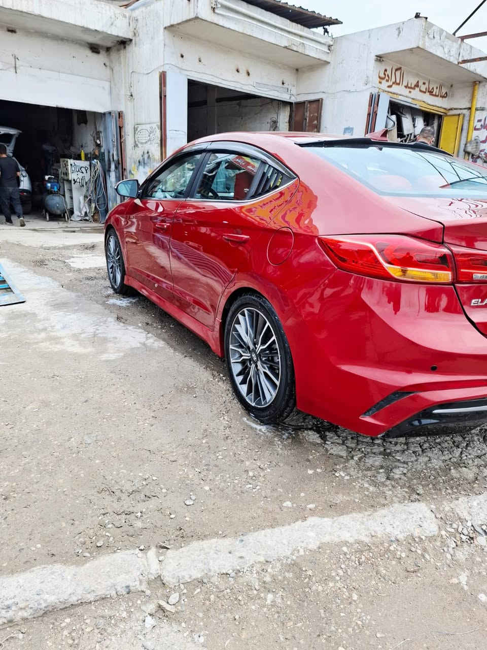 السلام عليكم انترا وارد امريكي موديل 2018 صوره الحادث بالمنشور سياره جي دي لاين فول واحد على واحد مواصفات محرك 2000  كامره حساسات مرايات شفط اشاير بالمرايا تبريد تدفئه كشنات جلد لا دارات تثبيت سرعه صبغ جاملغ و بنيد بدون تبديل فتحه فول واحد على واحد سياره بسمي مكاني بغداد رقم التلفون ***********
