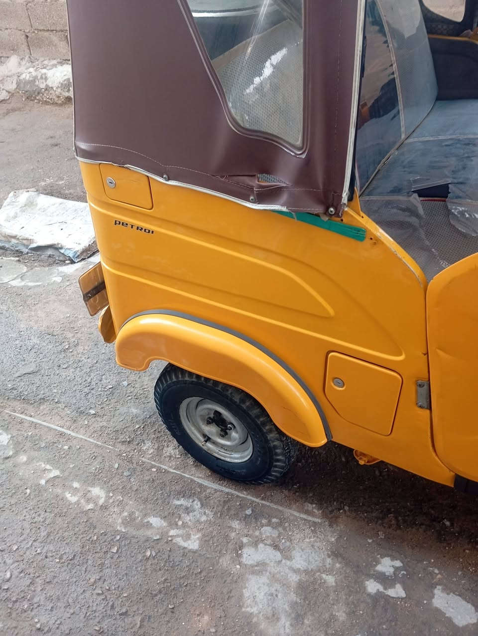 السلام عليكم
تكتك للبيع موديل21 شهر 11 
المكان مدينه الصدر 
السعر 8مليون و300
الهاتف ***********
