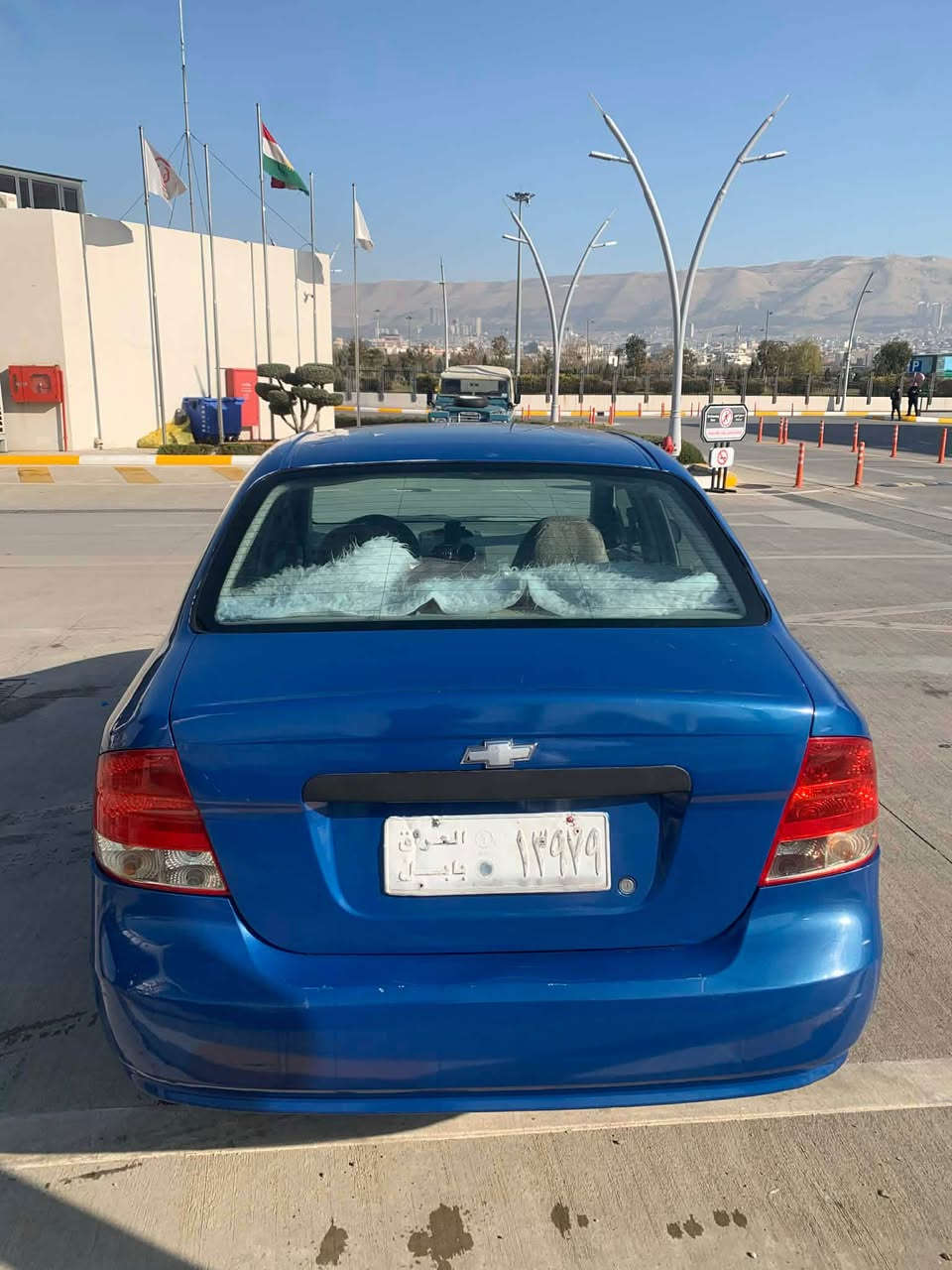 ئەڤیۆ ٢٠٠٤
سعر ٣١ گەڵا کەمێ مەجال
سەنەوی کرکوک بەشەرتی ئەوەی موس و بڕاوە نەبێت و ماڵی کەس نەبێ
دەعمو لێدراوی نییە 
کامل بۆیاخە لەسەر ساغی
گێڕ ئۆتۆماتیک 
چوار تایە و ویلی تازە
گێڕ و مەکینە بەشەرت 
بوخاری نییە 
تەقە و ڕەقەی نییە  
بێ مەسرەفە
گەرمی مەزبوت
سەیارەیەکی ڕێک و پێکە

شوێن سلێمانی گۆڕینەوە ناکەم 
*********** السليمانية, العراق
