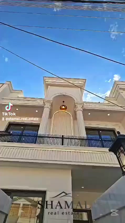 🏠 خانوویەکی مۆدێرن و ناوازە بۆ فرۆشتن لە گەڕەکی فەرمانبەران
​ئەگەر بەدوای کوالێتی بەرز و دیزاینی سەردەمیانەدا دەگەڕێیت، ئەم خانوە هەموو خواستەکانت پڕ دەکاتەوە!
​📍 ناونیشان: هەولێر - گەڕەکی فەرمانبەران (نزیک شەقامی 60 مەتری).
📐 ڕووبەر: 150 مەتر دووجا.
📏 پێش: 20 مەتر (ڕوویەکی زۆر فراوان و جوانی هەیە).
​پێکهاتەی ناوەوەی خانوو:
​4 ژووری نوستنی گەورە و مۆدێرن.
​ژووری میوان (دیوەخان).
​هۆڵێکی فراوان و گەشاوە.
​مەتبەخی سارد و گەرم بە دیزاینی مۆدێرن.
​کوالێتی دروستکردن: پلە یەک و بە باشترین کەرەستە.
​💰 نرخ: 14 دەفتەر و 25 وەرەقە ($14.25) و مەجالی تێدایە.
​🏠 منزل عصري بتصميم مميز للبيع في حي فرمانبەران
​لعشاق الفخامة والجودة العالية، منزل بمواصفات ممتازة وتصميم هندسي راقي.
​📍 الموقع: أربيل - حي فرمانبەران (بالقرب من شارع 60 متري).
📐 المساحة: 150 متر مربع.
📏 الواجهة: 20 متر (واجهة عريضة ومميزة).
​تفاصيل المنزل:
​4 غرف نوم واسعة.
​غرفة استقبال (خطار).
​هول داخلي واسع.
​مطبخ بنظام (بارد وحار) بتصميم حديث.
​بناء درجة أولى مع ضمان الجودة والإتقان.
​💰 السعر: 14.25 دفتر (142,500$) مع مجال بسيط للتفاوض.
​📞 بۆ زانیاری زیاتر و پەیوەندی کردن | للاستفسار والاتصال:
***********
